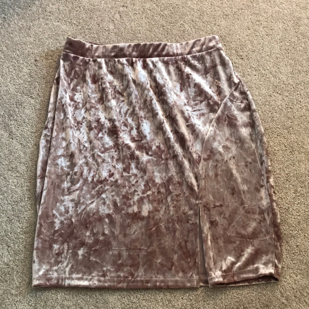 Perfect velvet party skirt 🎊